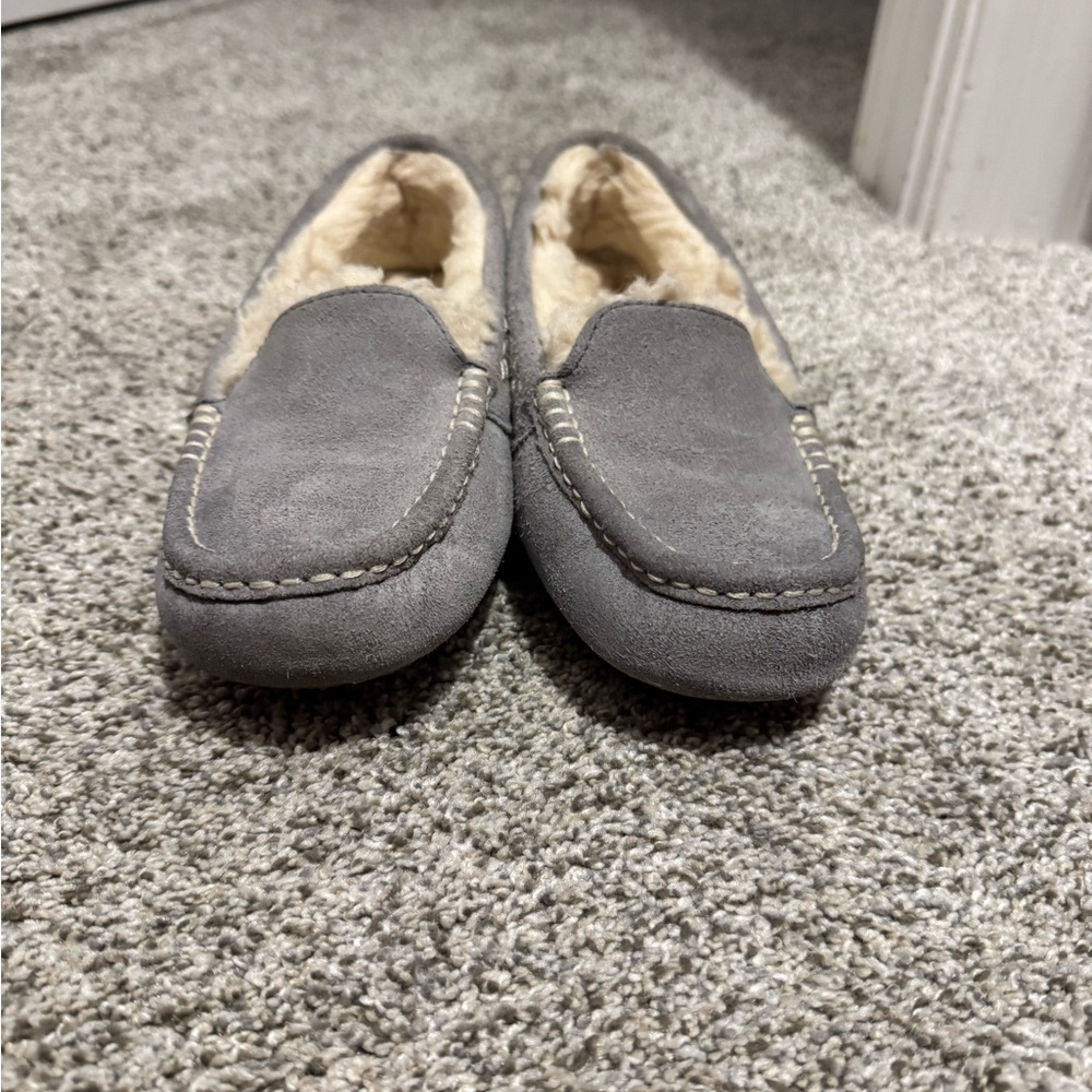 UGG Women’s Light Gray Ansley Water Resistant Suede Moccasin Slippers - Picture 10 of 11